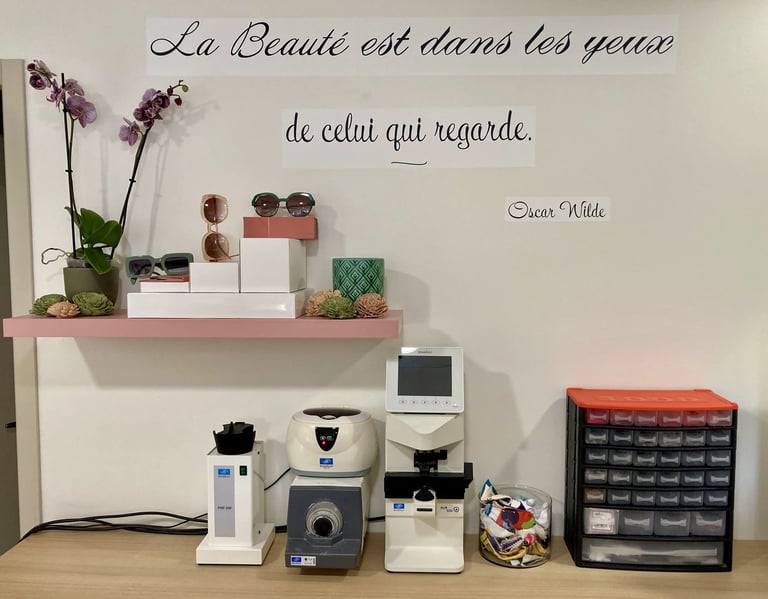 Atelier de réparation de lunettes à Seignosse
