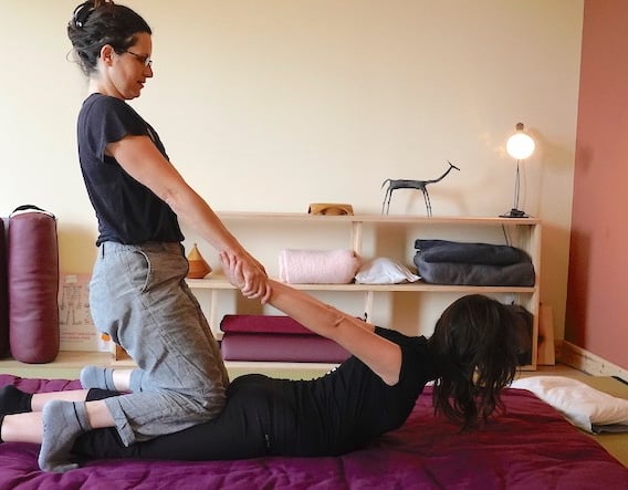 Pascale Goujon, massage thai, position du cobra