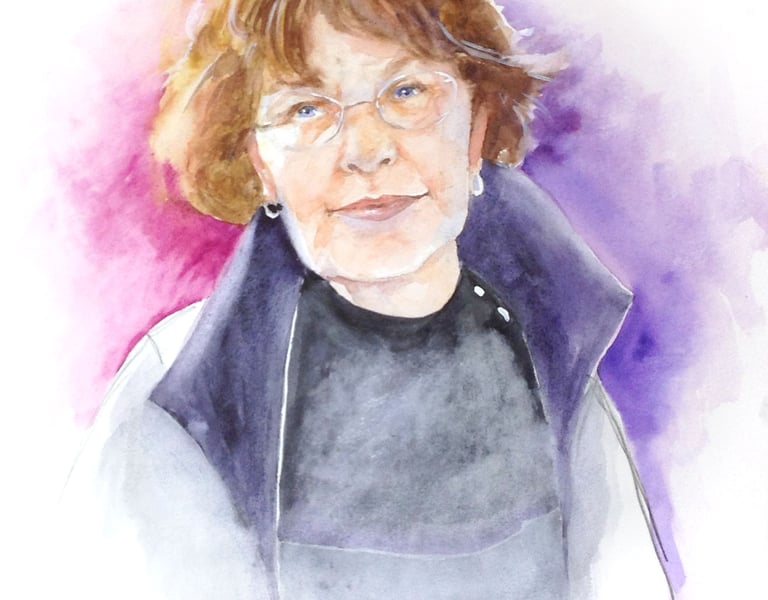 Portrait aquarelle d'une femme aux cheveux bruns, portant des lunettes et une veste à col montant.n