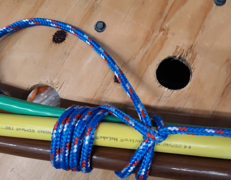 The Schwäbisch Hitch tied on slick THHN electrical wire for a high-tension cable pull