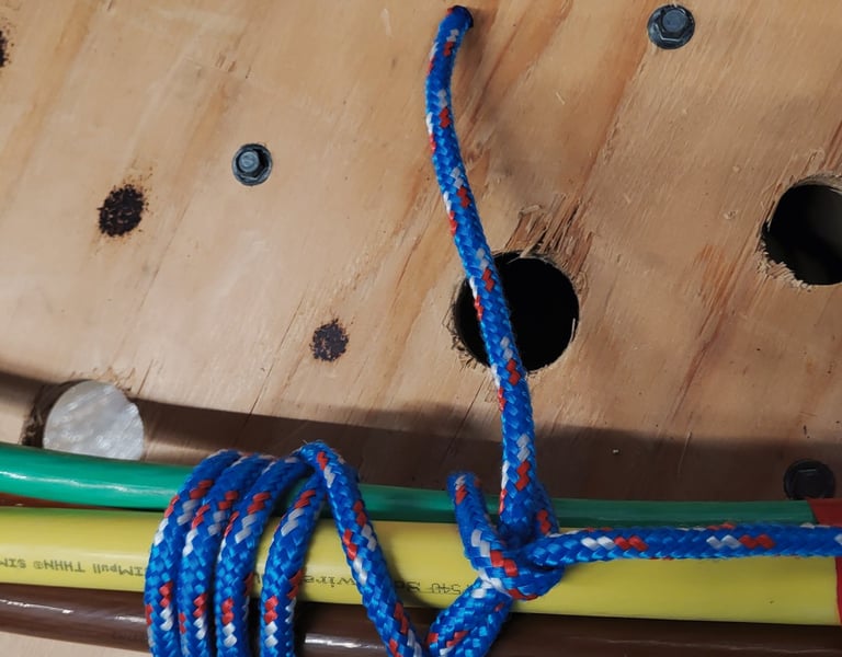 Icicle Hitch tied on slick THHN wires.