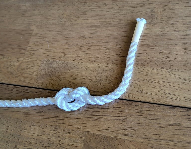 Overhand Knot as a stopper knot