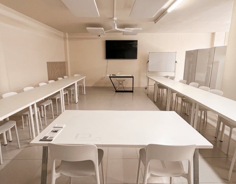 Servicio sala formaciones coworking WanderHub Ciutadella Menorca