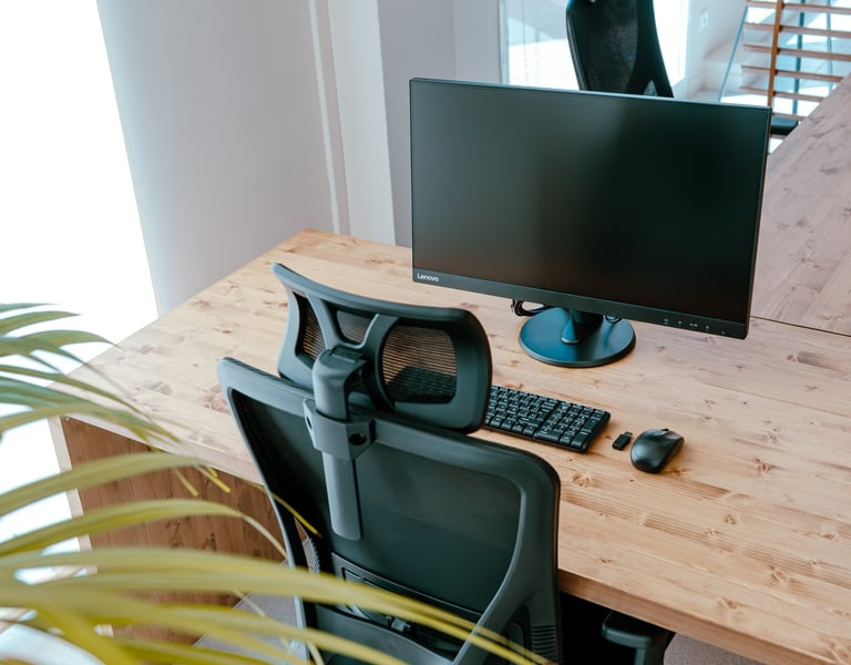 Servicio oferta anual escritorio coworking WanderHub Ciutadella Menorca