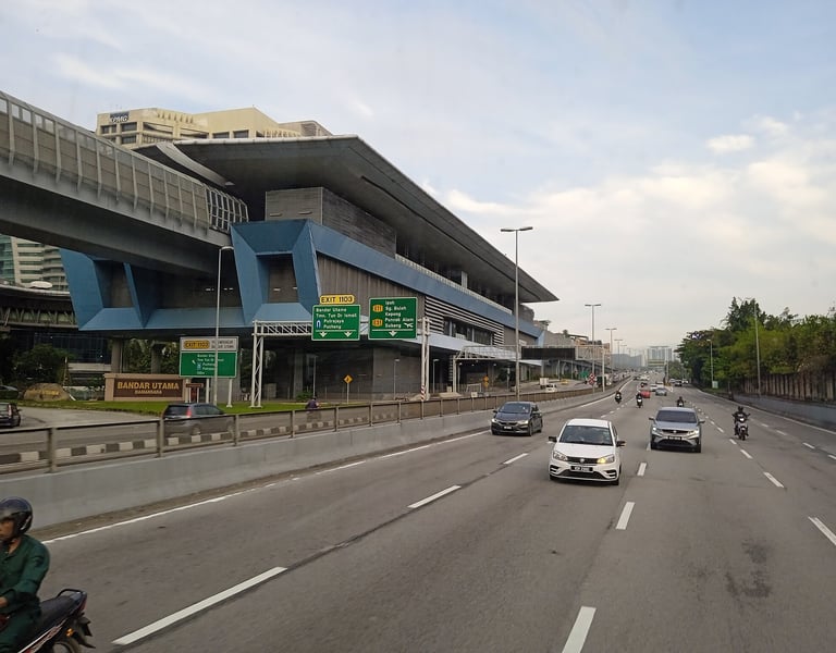 BANDAR UTAMA MRT