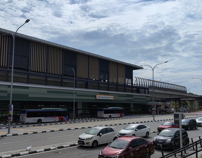 Taman Naga Emas MRT