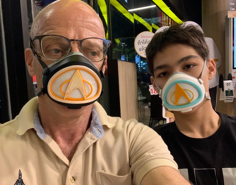 flo-20: 2 people with Startrek Starfleet 2 color decoration