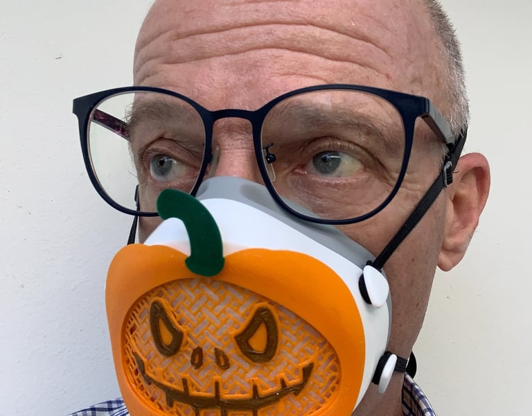flo-44: Flomask with Evil Pumpkin decoration