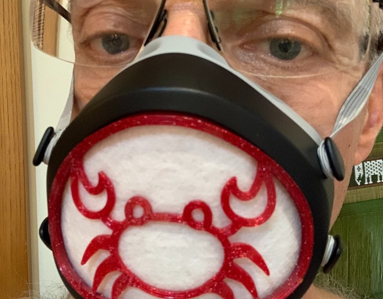 flo-47: Flomask with Crab decoration