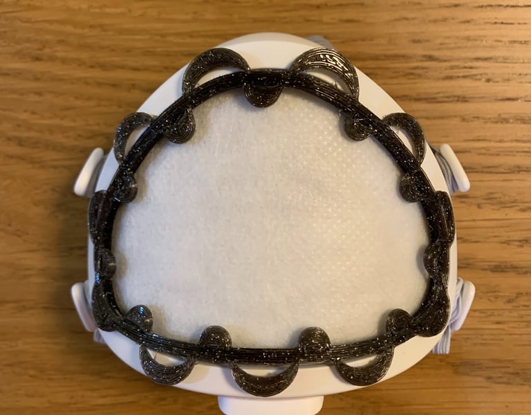 flo-60: Flomask with curly rim decoration