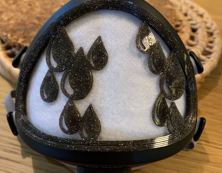 flo-69: Flomask with raindrops decoration