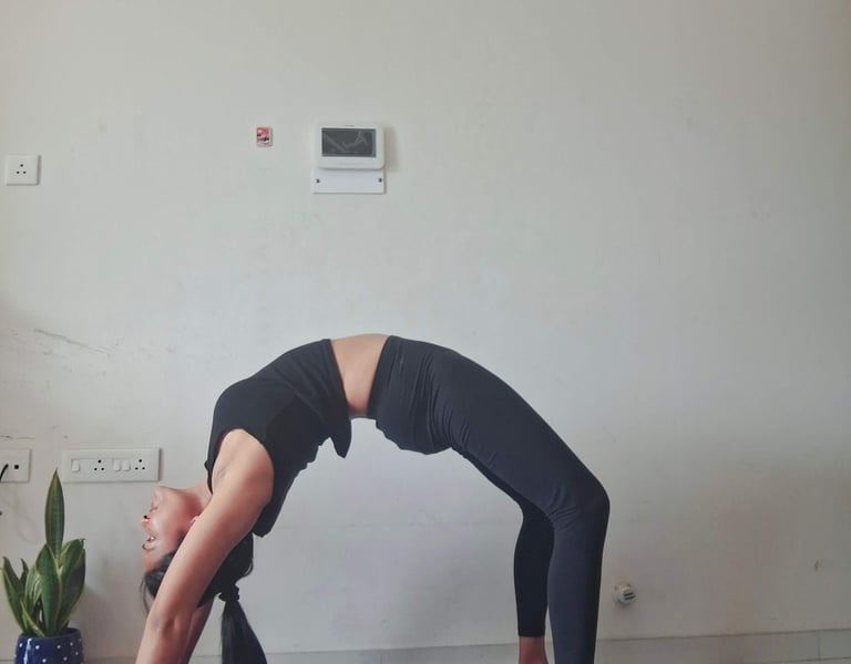 Dr Beauty teaching Yoga online