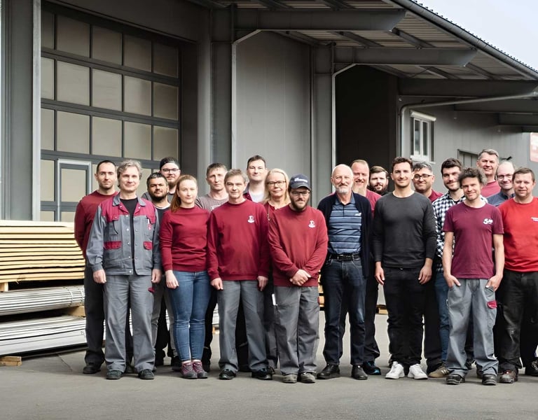 Gruppenbild der Mitarbeiter von Egger Apparatebau