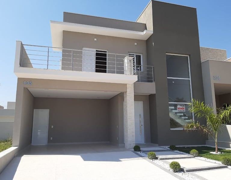 Sobrado residencial com varanda e projeto estrutural desenvolvido para execução da obra.