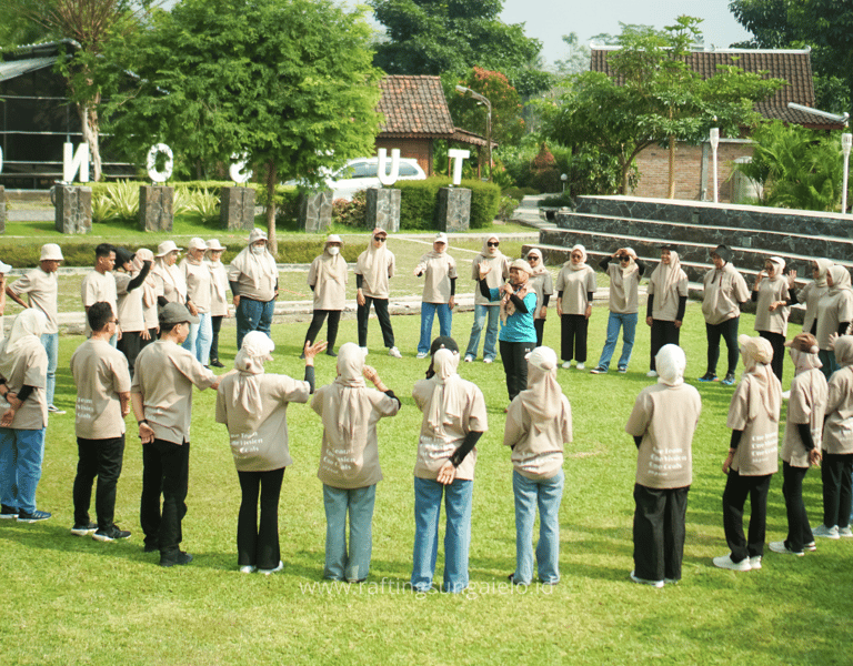 Paket Outbound Magelang cocok untuk gathering perusahaan, sekolah, atau komunitas