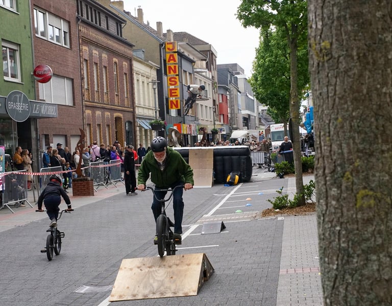 biking club bmx Mtb airbag show und mobiles kursprogramm mobile rampen