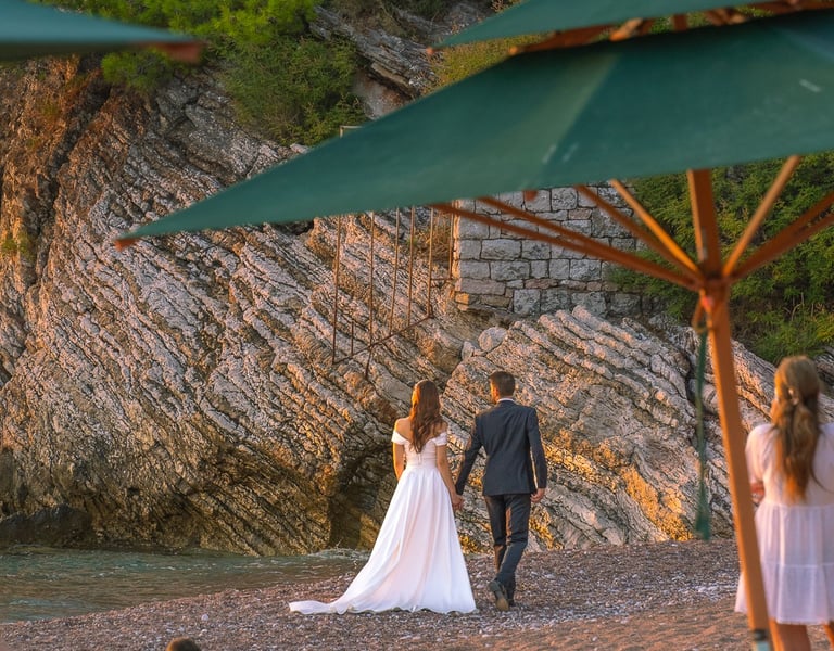 elopement wedding travel on the beach