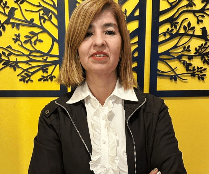 Rosana Bustos, corredora inmobiliaria profesional en Paravachasca Córdoba