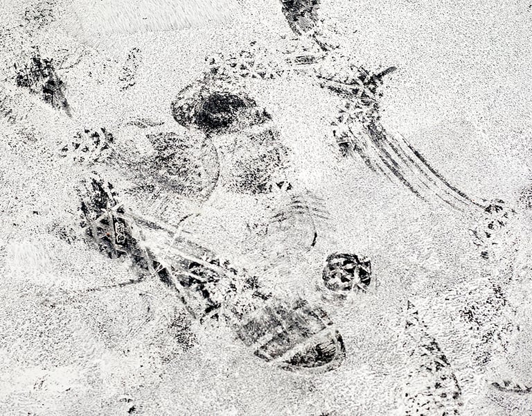 détail de sol suite à la performance : le sol est un palimpseste