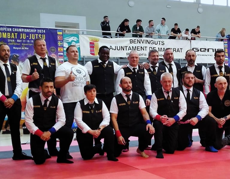 Equipo de referees y arbitros de la Federación Española de Combat Ju Jutsu en una Competición Oficia
