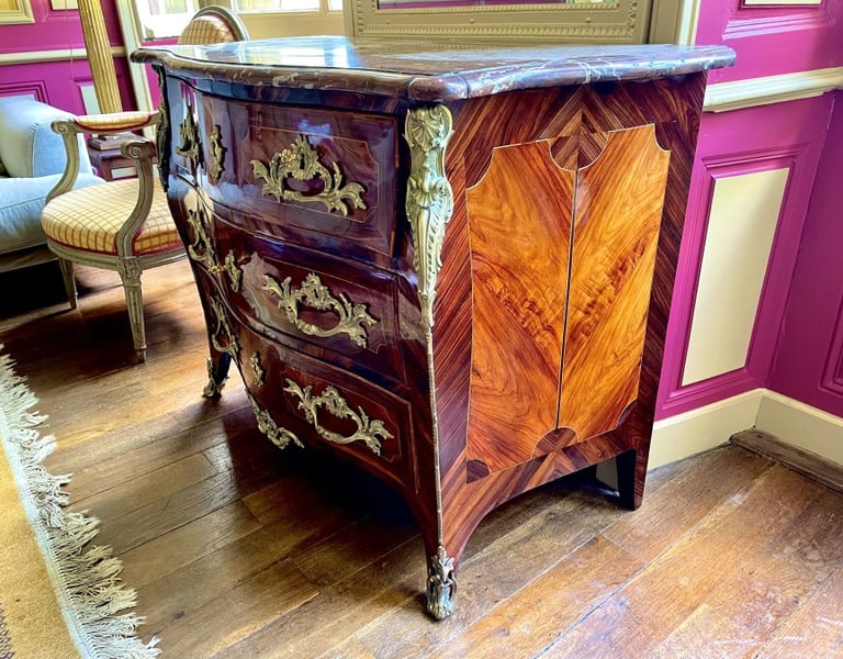 Commode ancienne en marqueterie restaurée, détail des finitions