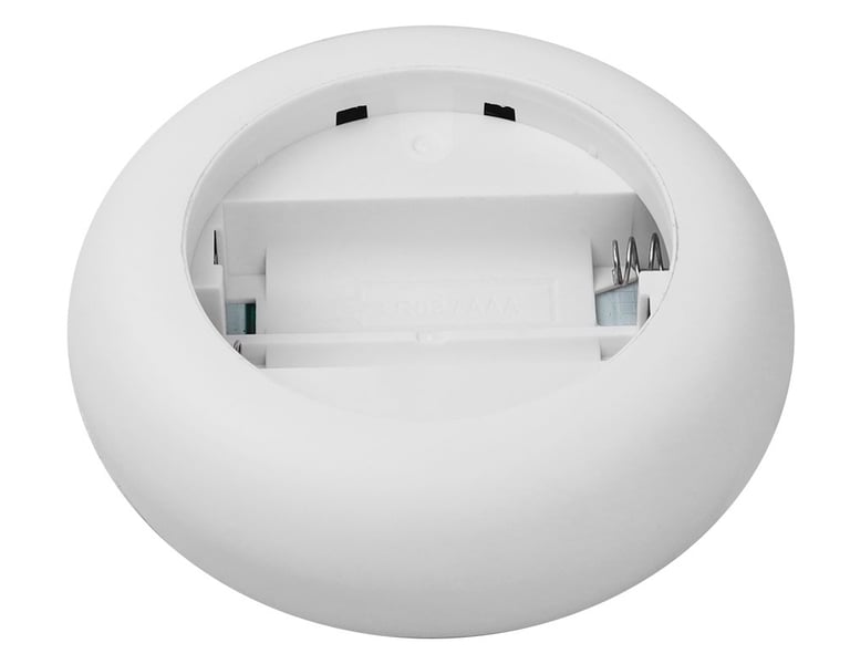 Dimensiones compactas: mando de 123x51 mm con soporte de pared para una organización perfecta.