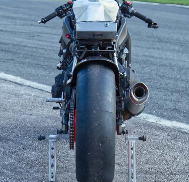 Yamaha R9 back without bodywork