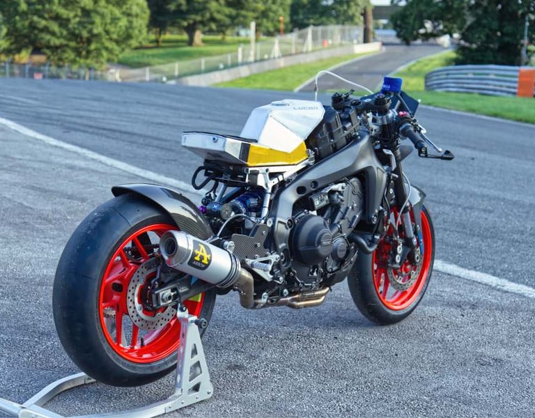 Yamaha R9 back right angle view without bodywork