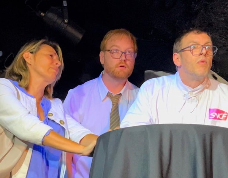 Élève Comic Academy sur scène théâtre comique Paris
