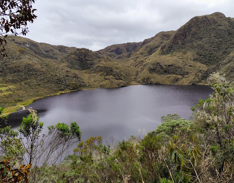Laguna Bomboná en ecosistema de páramo en Anzoátegui Tolima