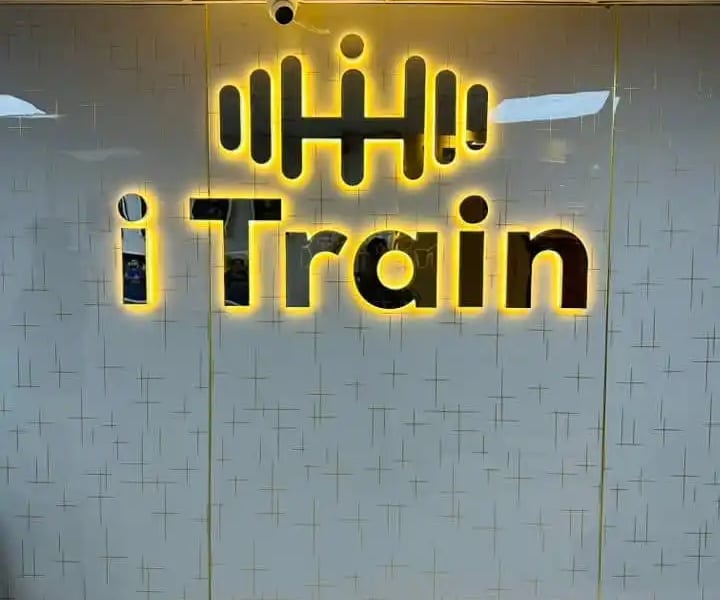 3D LED Back light signage of I Train logo on wall