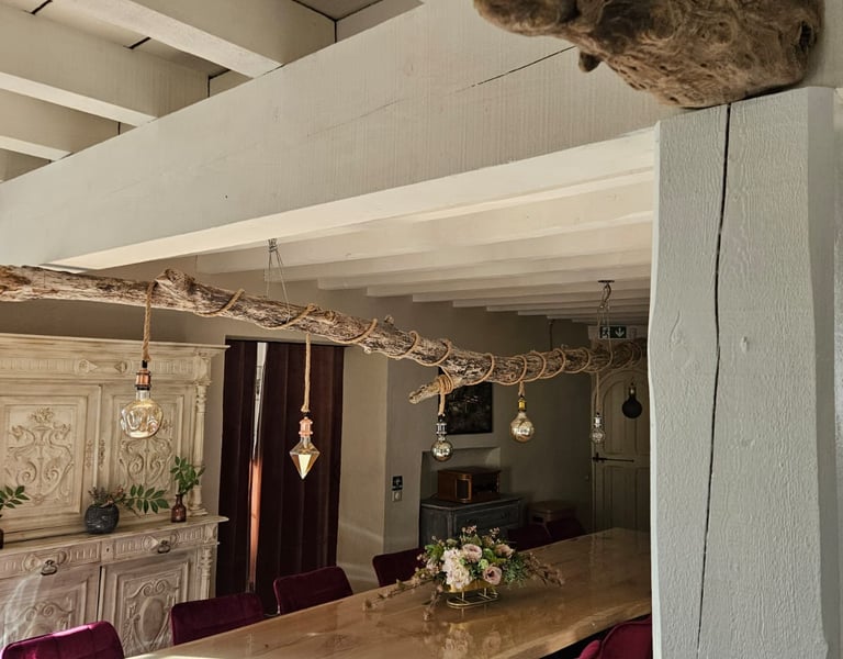 Lustre atypique en bois flotté du Rhône de l'Enclos du Soleil le Vent