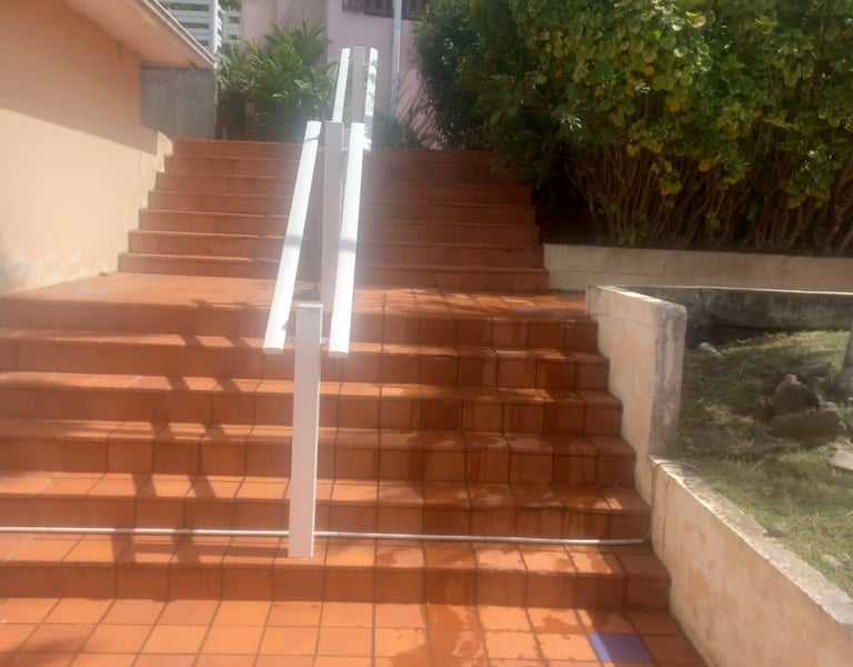 Après lessivage escalier en terre cuite