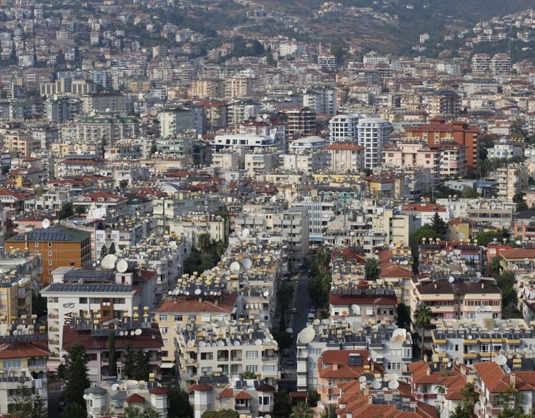 Comprehensive view of Alanya residential area and city architecture, showcasing the variety of homes