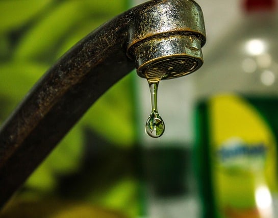 old kitchen faucet with leak