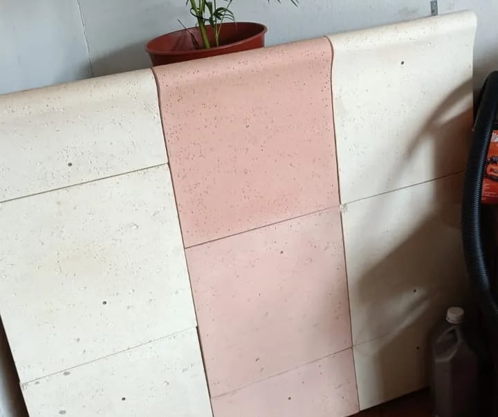Piso para piscina con losetas atérmicas 40x40 de 2cm de espesor que no absorben calor