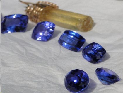 Large Tanzanites Heliodor in background