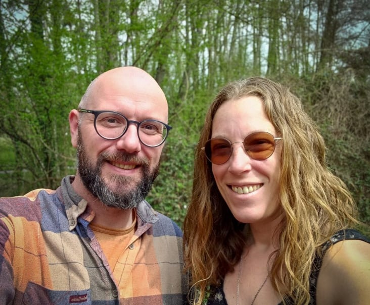 portrait de Thierry et Fanny, créateurs des Alchimistes en Herbes