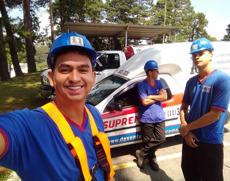 técnicos da suprema desentupidora
