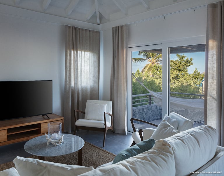 salon privé vue mer à la villa noah à st barths sur la plage de st jean