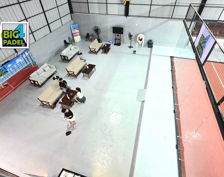 big waiting room at big4padel
