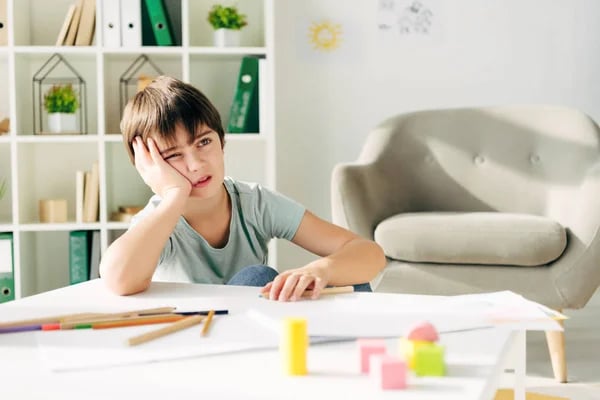 enfant qui ne veut pas écrire