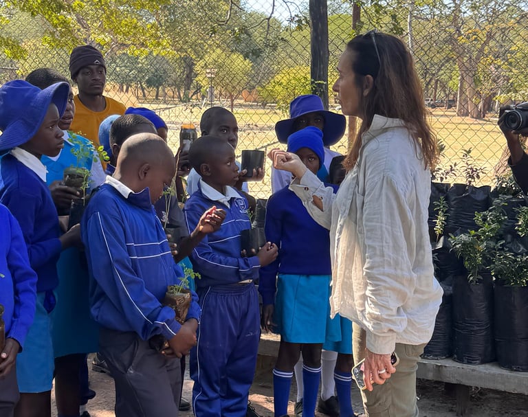 Linda Bennett collaborating with school children