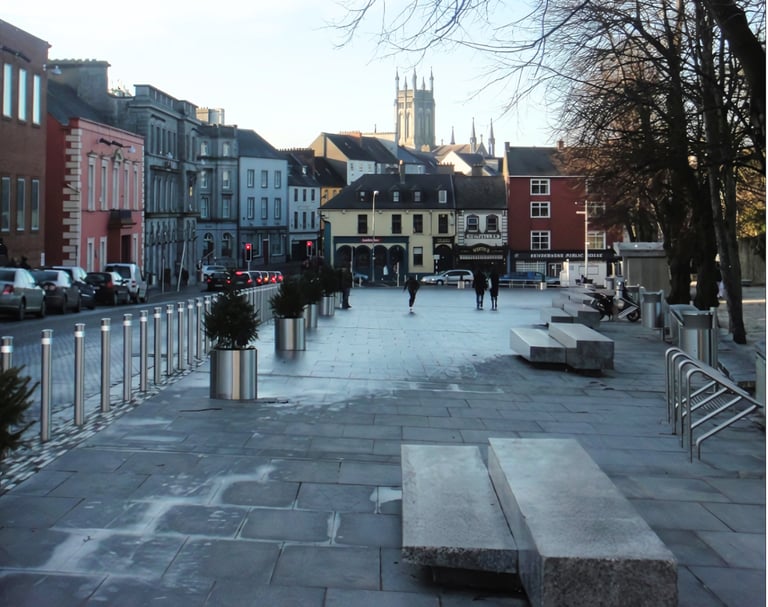 Polished concrete seating and façade in Kilkenny City by Uniqrete for GKMP Architects