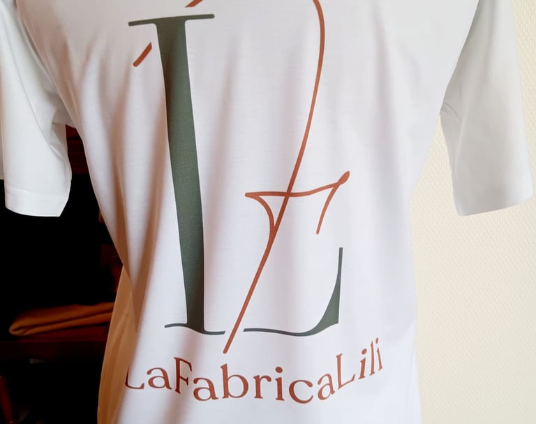 t-shirt avec logo lafabricalili