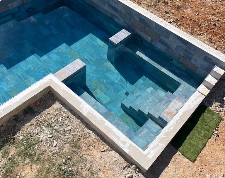 Création terminer d'une piscine sur mus