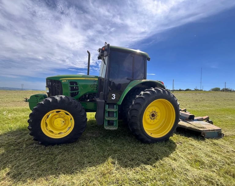 Tipo: Trator | Marca: John Deere | Modelo: 6115J | Ano: 2021