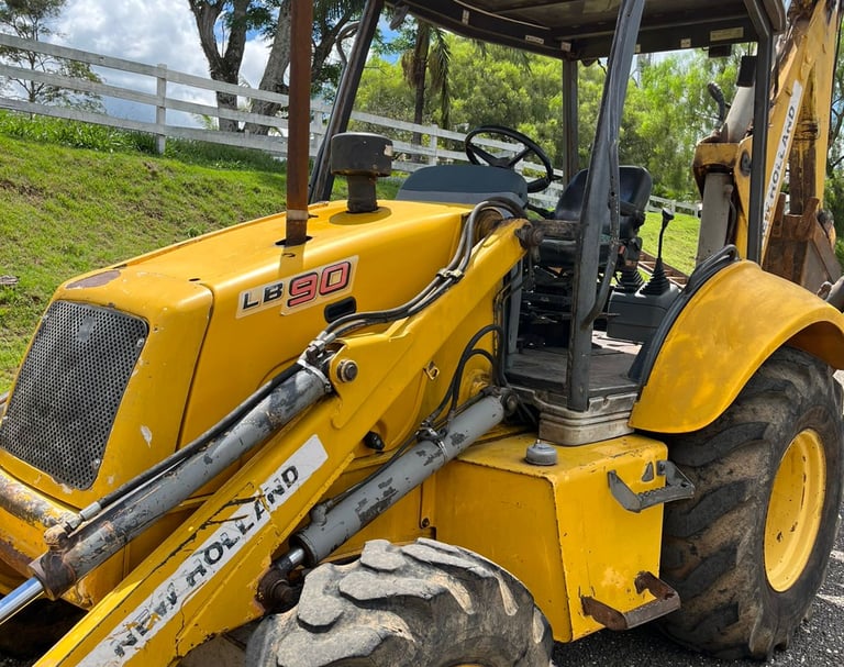 Tipo: Escavadeira | Marca: New Holland | Modelo: L90 | Ano: 2010