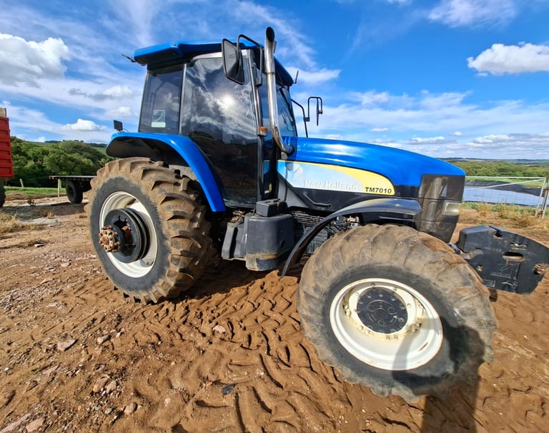 Tipo: Trator | Marca: New Holland Modelo: 7010 | Ano: 2012