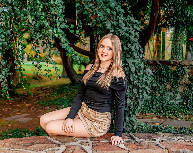 York PA Senior pictures at Historic Shady Lane by a Lancaster PA senior picture photographer